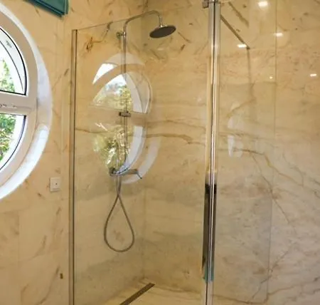 Διαμέρισμα Edles In Architektenvilla Mit Grossem Pool, Sauna, Dachterrasse Und Malerischem Garten *