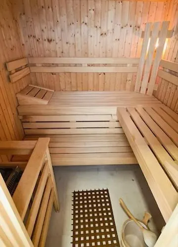 شقة Edles In Architektenvilla Mit Grossem Pool, Sauna, Dachterrasse Und Malerischem Garten باتاياس