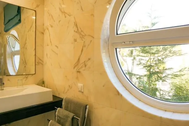 شقة Edles In Architektenvilla Mit Grossem Pool, Sauna, Dachterrasse Und Malerischem Garten *