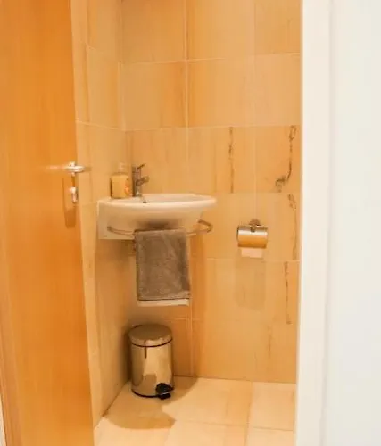 Edles In Architektenvilla Mit Grossem Pool, Sauna, Dachterrasse Und Malerischem Garten شقة باتاياس