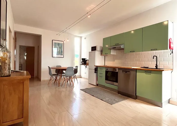 Edles In Architektenvilla Mit Grossem Pool, Sauna, Dachterrasse Und Malerischem Garten شقة *