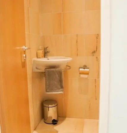 Edles In Architektenvilla Mit Grossem Pool, Sauna, Dachterrasse Und Malerischem Garten شقة باتاياس