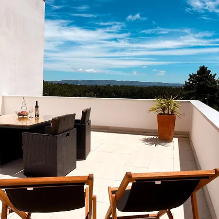 Appartement Edles In Architektenvilla Mit Grossem Pool, Sauna, Dachterrasse Und Malerischem Garten