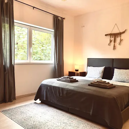 Appartement Edles In Architektenvilla Mit Grossem Pool, Sauna, Dachterrasse Und Malerischem Garten