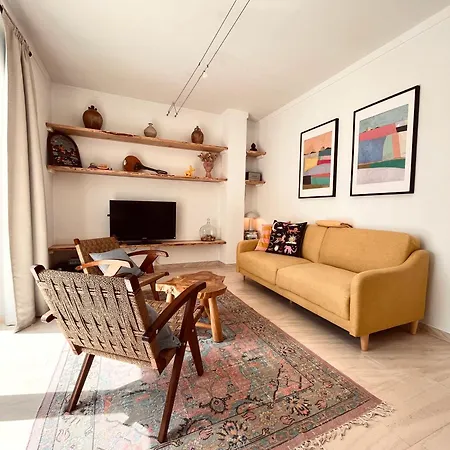 Appartement Edles In Architektenvilla Mit Grossem Pool, Sauna, Dachterrasse Und Malerischem Garten